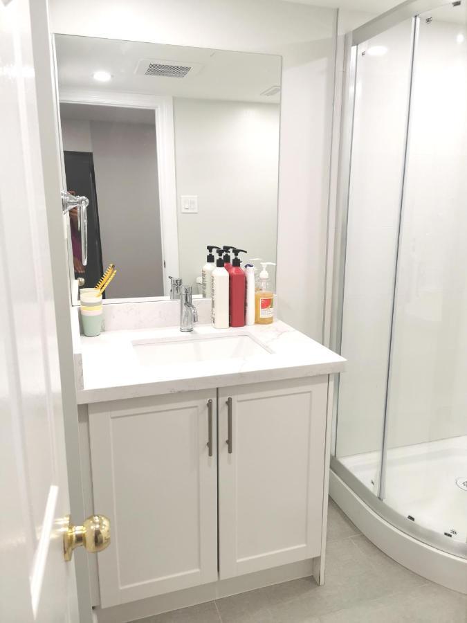 Perfect Location Comfort Private House Lower Level 2 Bedroom Unit Mississauga Bagian luar foto