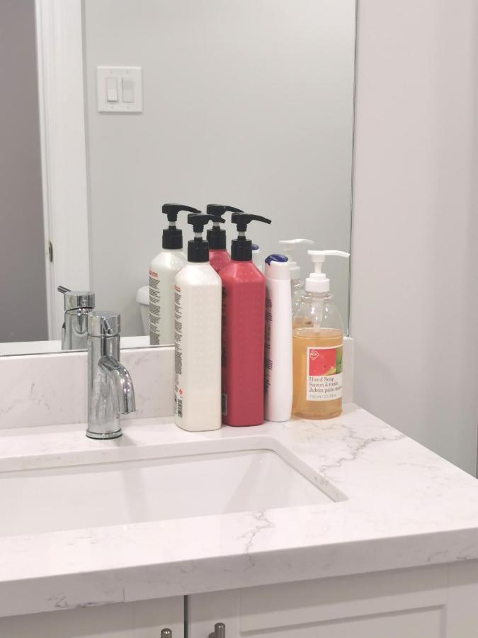 Perfect Location Comfort Private House Lower Level 2 Bedroom Unit Mississauga Bagian luar foto
