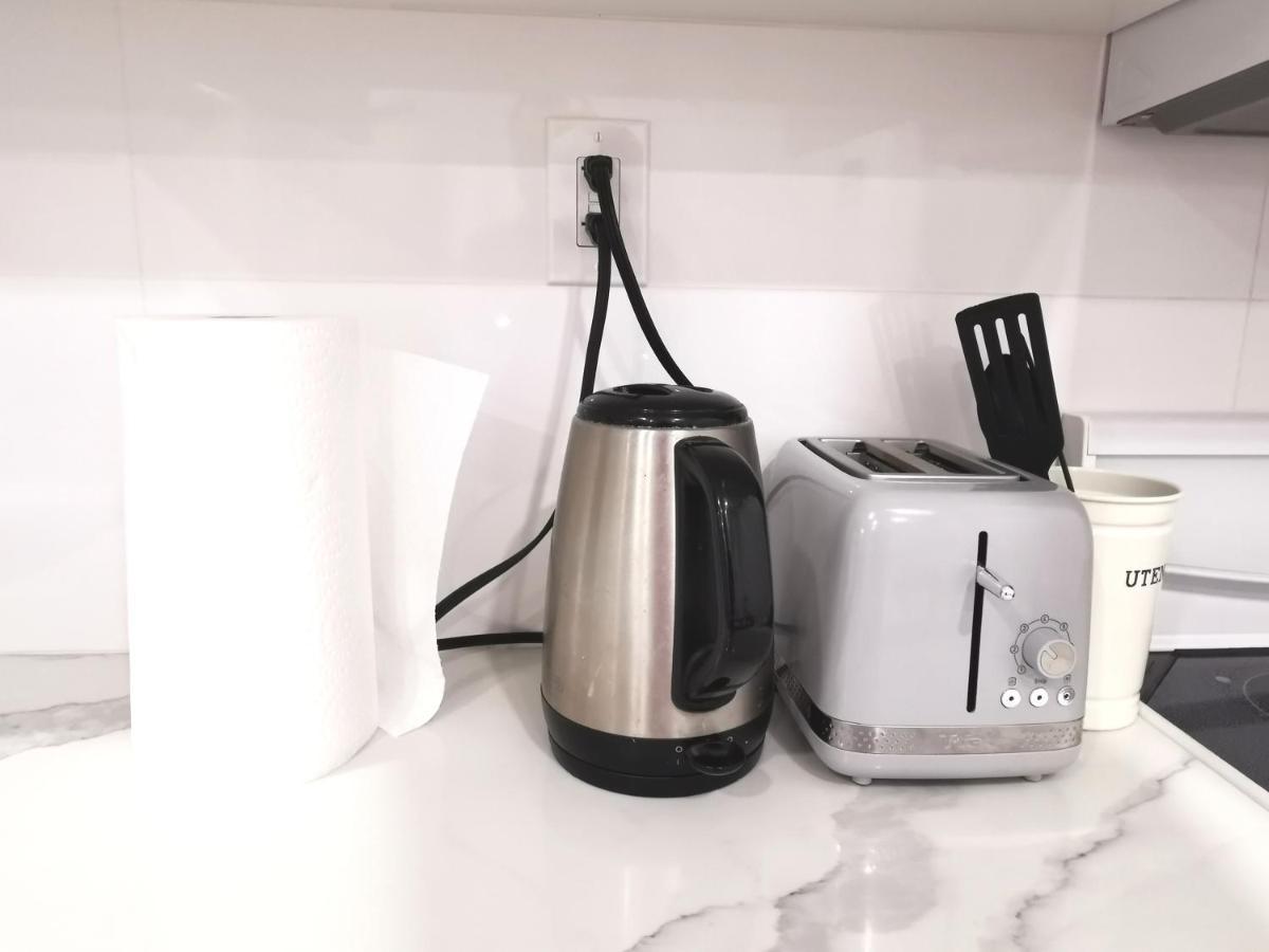 Perfect Location Comfort Private House Lower Level 2 Bedroom Unit Mississauga Bagian luar foto