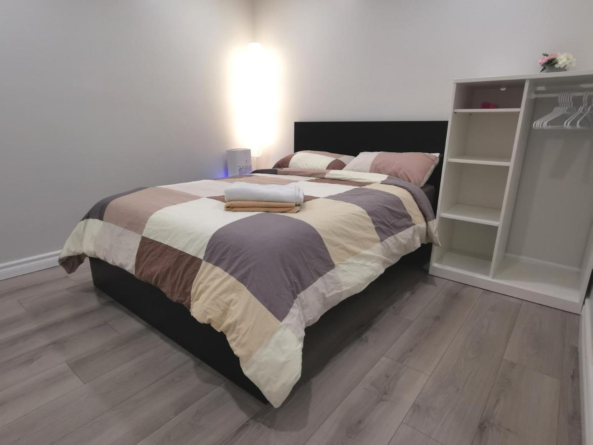 Perfect Location Comfort Private House Lower Level 2 Bedroom Unit Mississauga Bagian luar foto