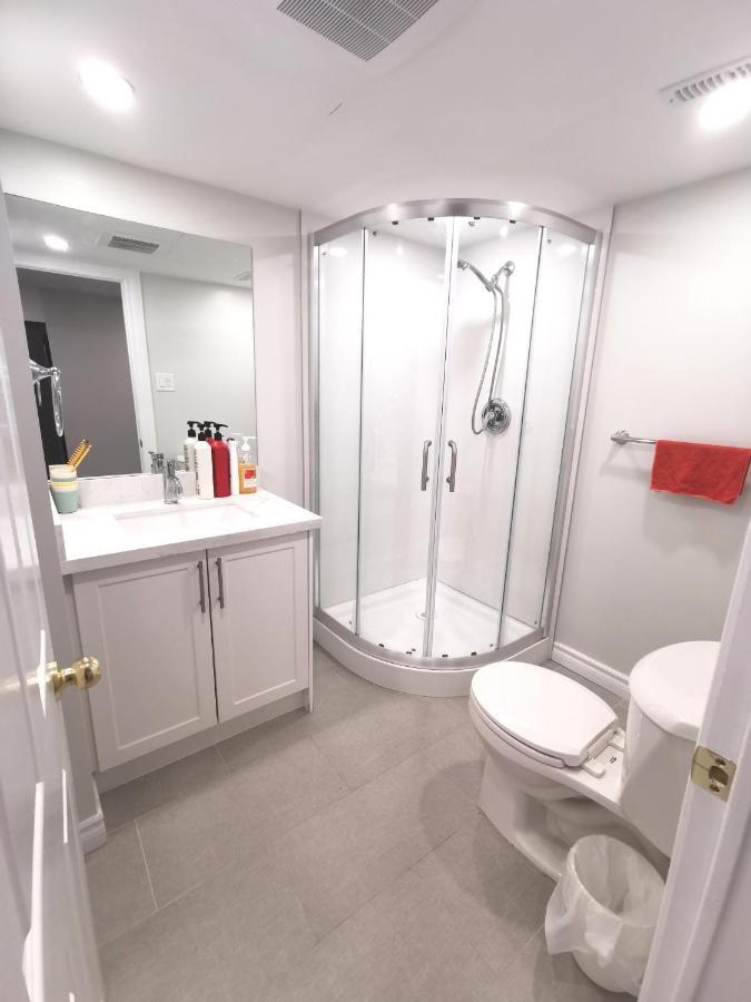 Perfect Location Comfort Private House Lower Level 2 Bedroom Unit Mississauga Bagian luar foto